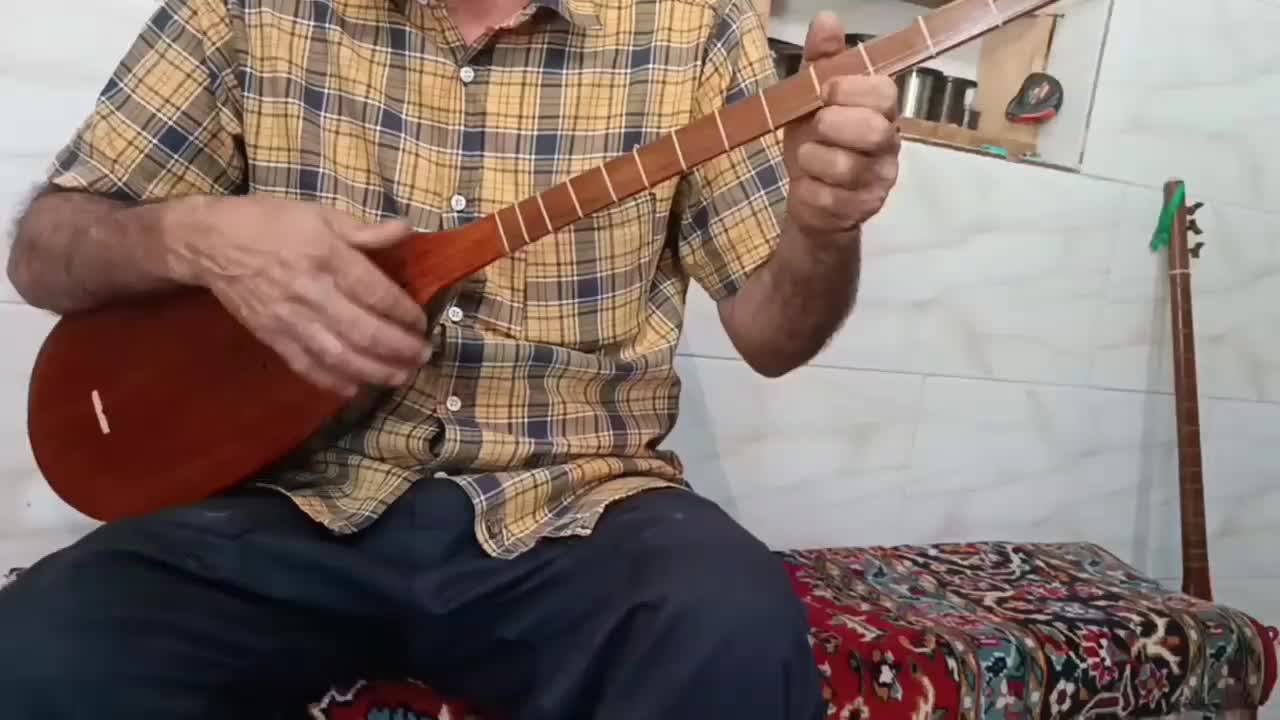 ساز تنبور مهر داود نصرابادی|سازهای سنتی|کرمانشاه, |دیوار