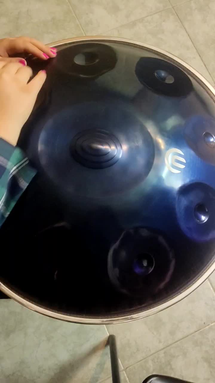 هنگ درام در درام و پرکاشن|درام و پرکاشن|خمینی‌شهر, |دیوار