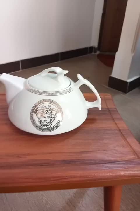 قوری بزرگ و زیبا، کاملا نو و سالم تمیز|قوری، کتری، قهوه‌ساز دستی|رشت, معلم|دیوار