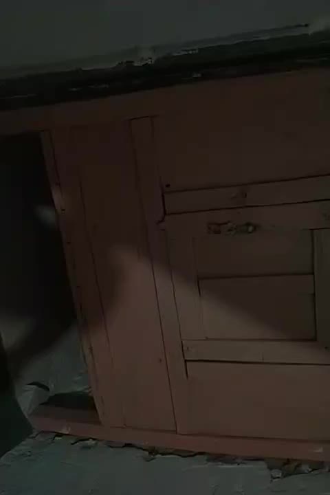 صندوق قدیمی جهت نگهداری موادغذایی وخشک بار|صنایع دستی و سایر لوازم تزئینی|بوئین و میاندشت, |دیوار