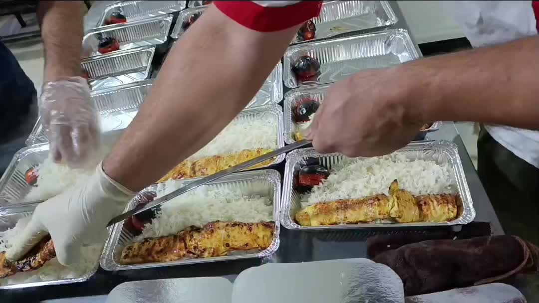 تهیه غذای گیلاس با برنج درجه یک ایرانی و گوشت گرم|خدمات پذیرایی، مراسم|قم, زنبیل آباد|دیوار