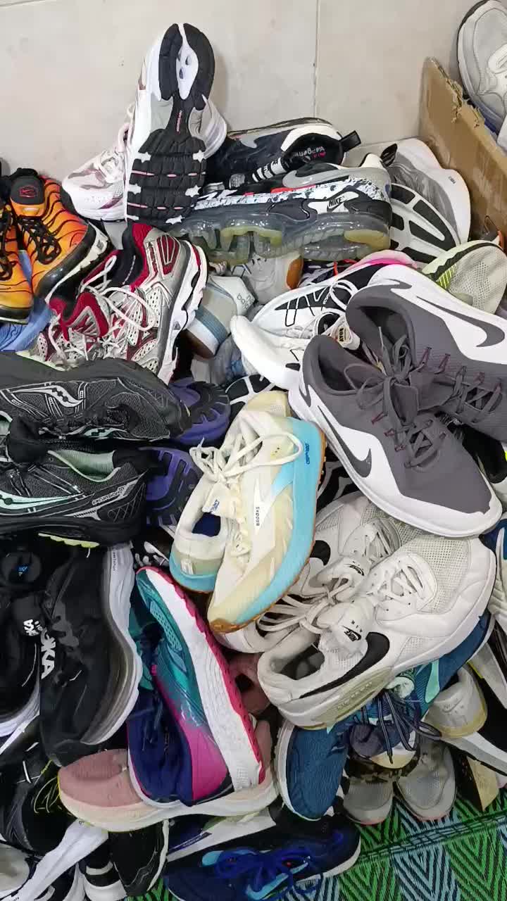 کتونی تاناکوار اور. عمده|کیف، کفش، کمربند|باغستان, |دیوار