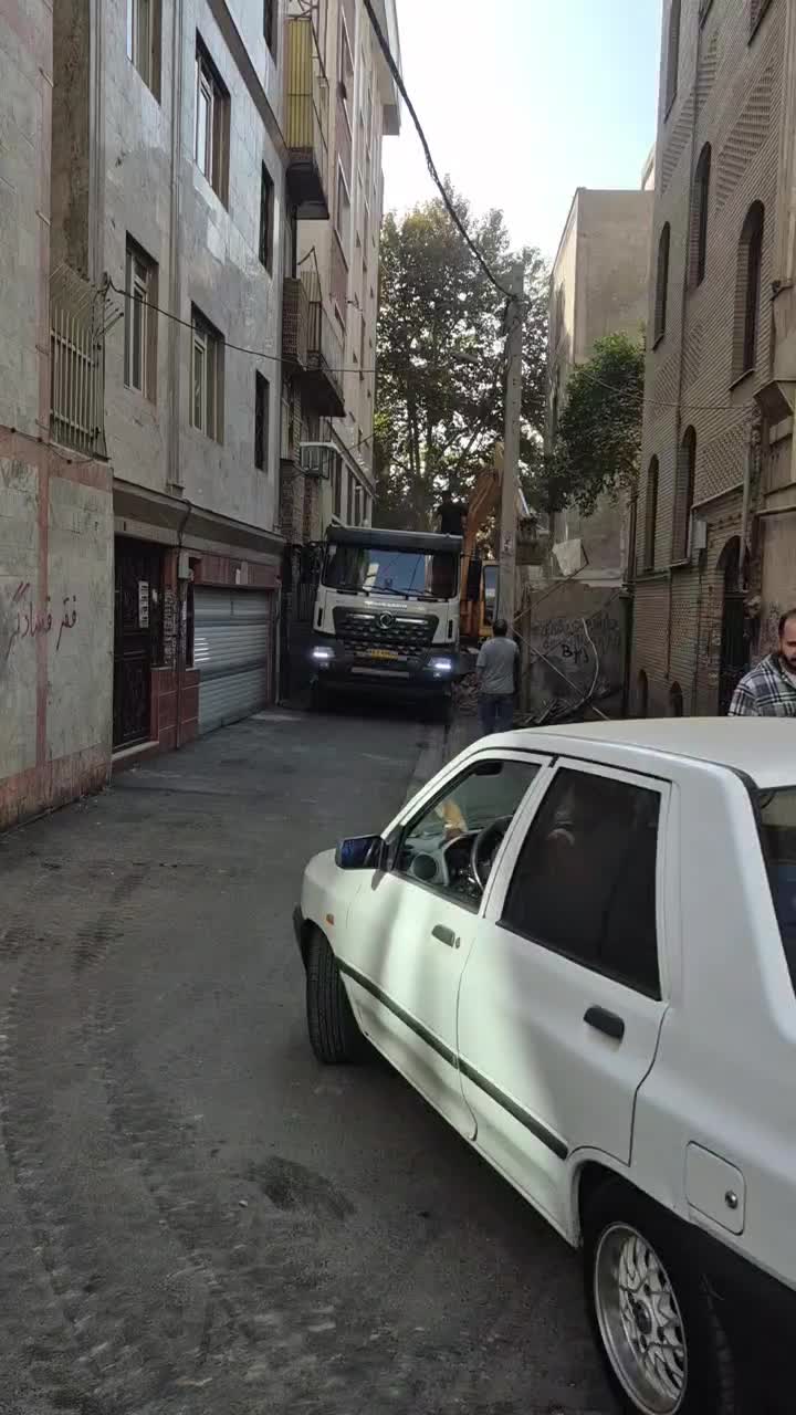 خاکبرداری و حمل خاک با بیل میکانیکی وبابکت|خدمات حمل و نقل|تهران, خلازیر|دیوار