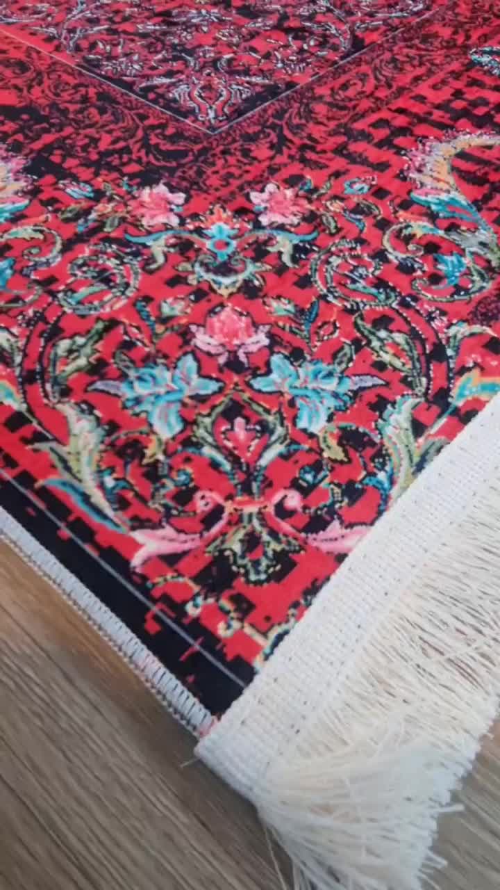 فرشینه ی قرمز لاکی|فرش|نطنز, |دیوار