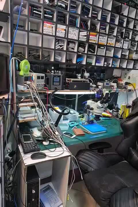 به یک تعمیرکار حرفه ای موبایل نیازمندیم|استخدام رایانه و فناوری اطلاعات|پرند, فاز ۲|دیوار