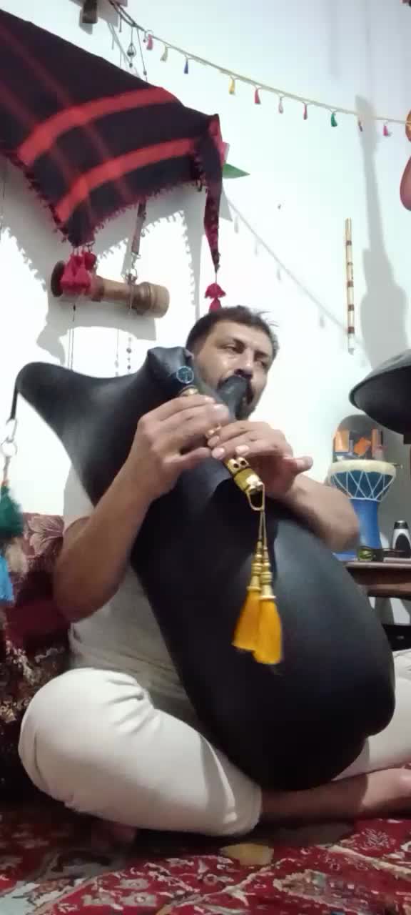 نی انبان طرحدار|سازهای بادی|فسا, |دیوار