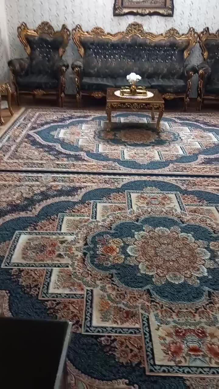 دو عدد فرش و یکدست مبل ۹ نفره|مبلمان خانگی و میز عسلی|مهاجران, |دیوار