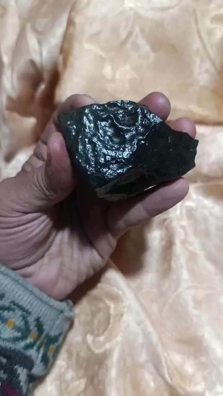 شهاب سنگ سیاه با مقیاس سختی 10|جواهرات|زاهدان, |دیوار