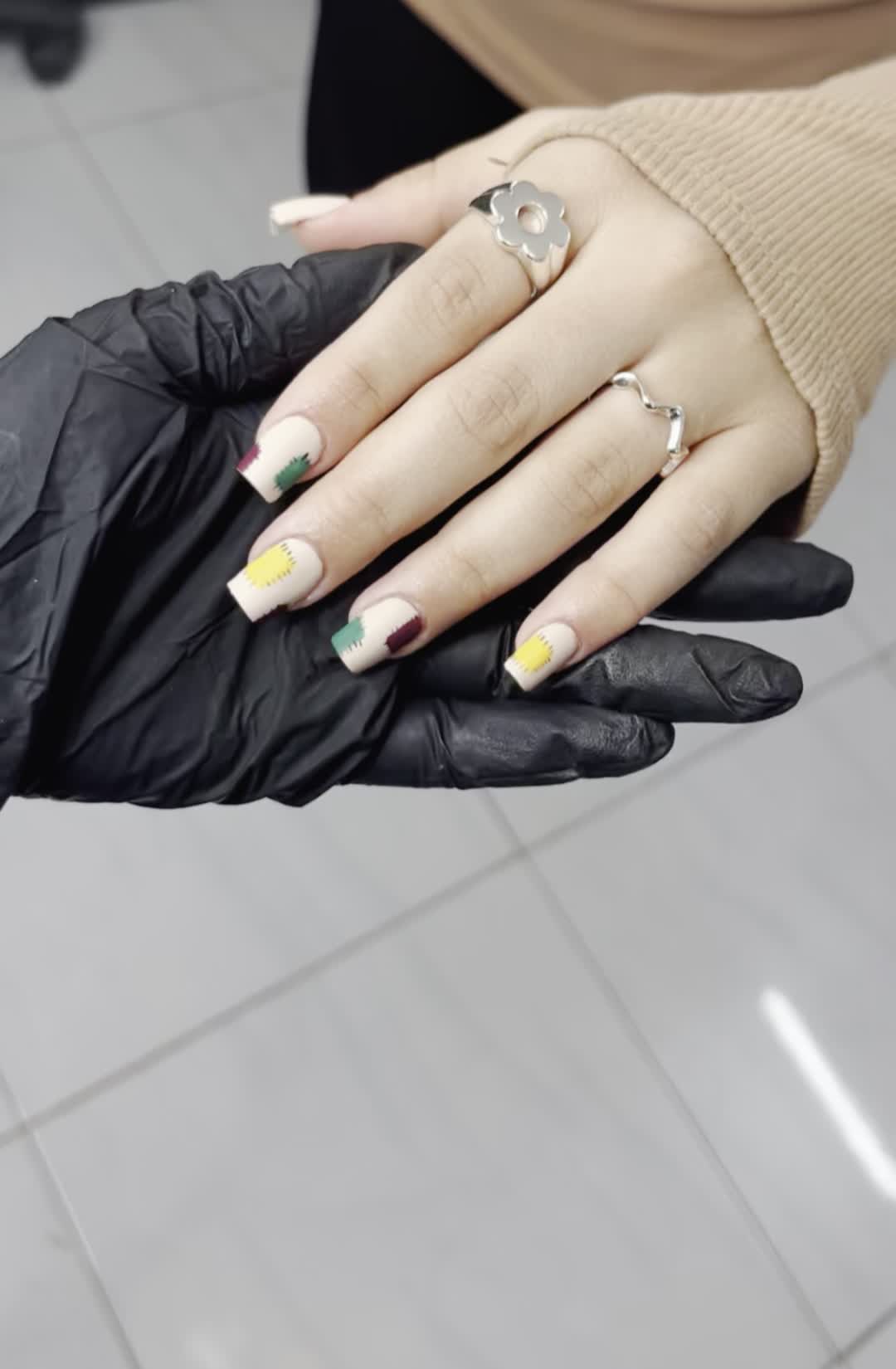 کاشت و ترمیم ناخن با تخفیف ویژه|خدمات آرایشگری و زیبایی|کرمانشاه, |دیوار