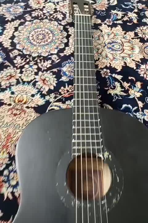 گیتار ل چهار چهارم برای آموزش بسیار مناسب است|گیتار، بیس، امپلیفایر|الیگودرز, |دیوار