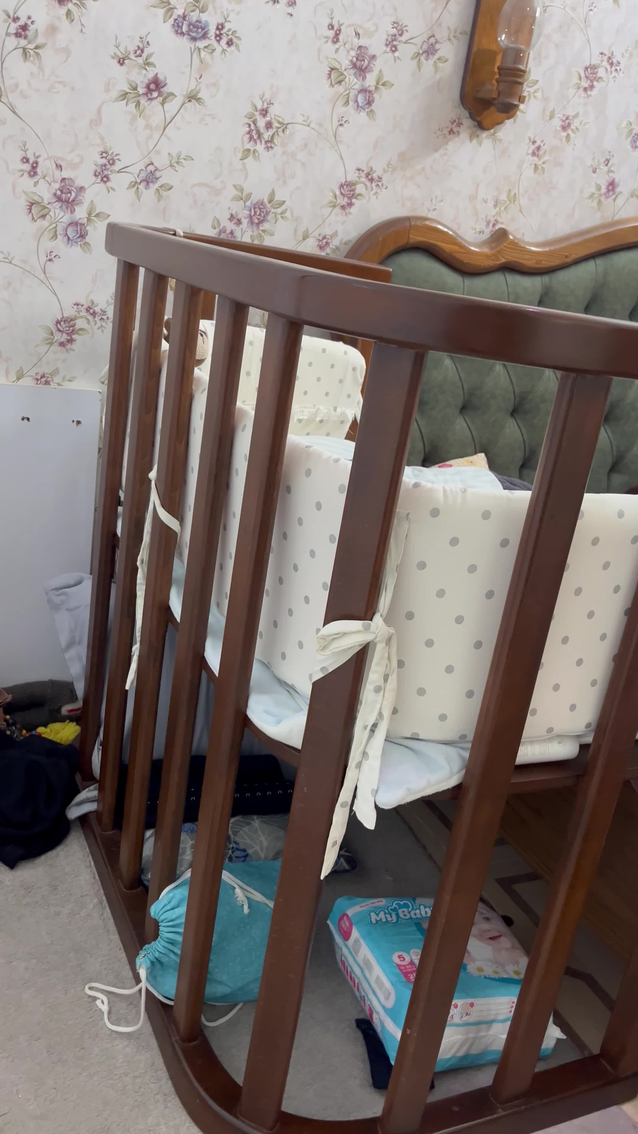 تخت کودک کنار تخت مادر|تخت و صندلی بچه|قم, شاه سید علی|دیوار