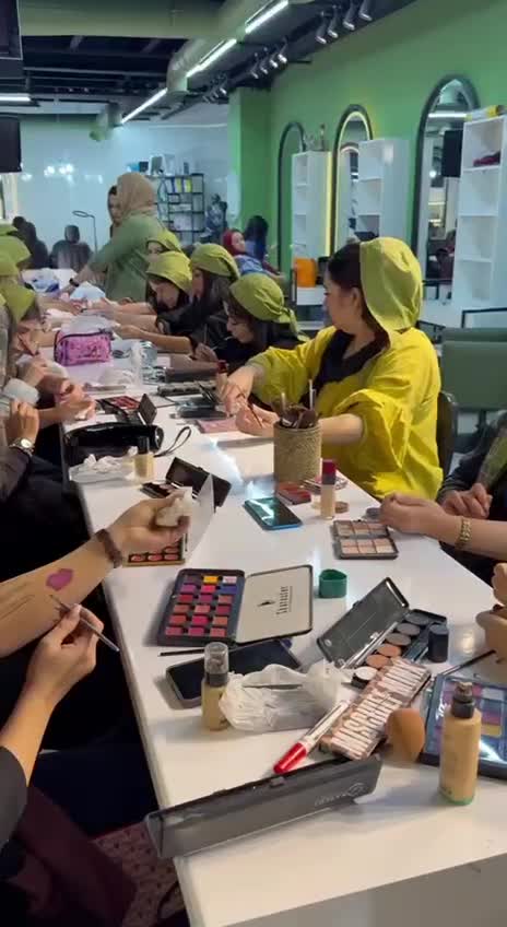 بهترین آموزشگاه میکاپ عروس کرج|خدمات آموزشی|کرج, اصفهانیها|دیوار