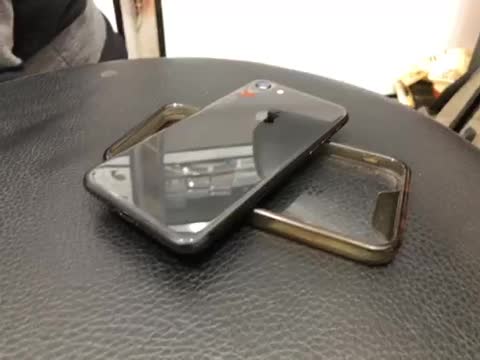 iPhone 8 تک|موبایل|پرند, فاز ۵|دیوار