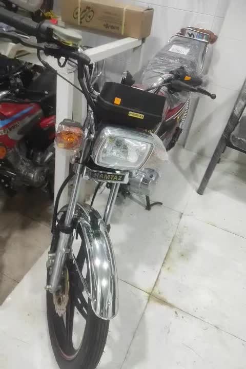 متین ۲۰۰|موتورسیکلت|میانه, |دیوار