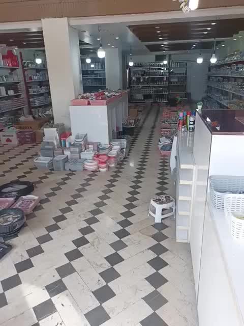 مغازه تجاری ۲۰۰متر هوراه با زیرزمین|اجارهٔ مغازه و غرفه|کرمان, |دیوار