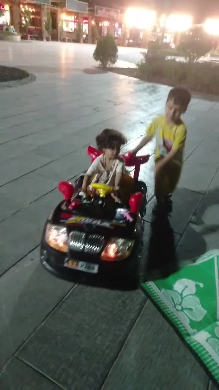 ماشین شارزی نیاز به یک لاستیک و باطری و شارژر|اسباب‌‌بازی|کرج, شهرک جهان‌نما|دیوار