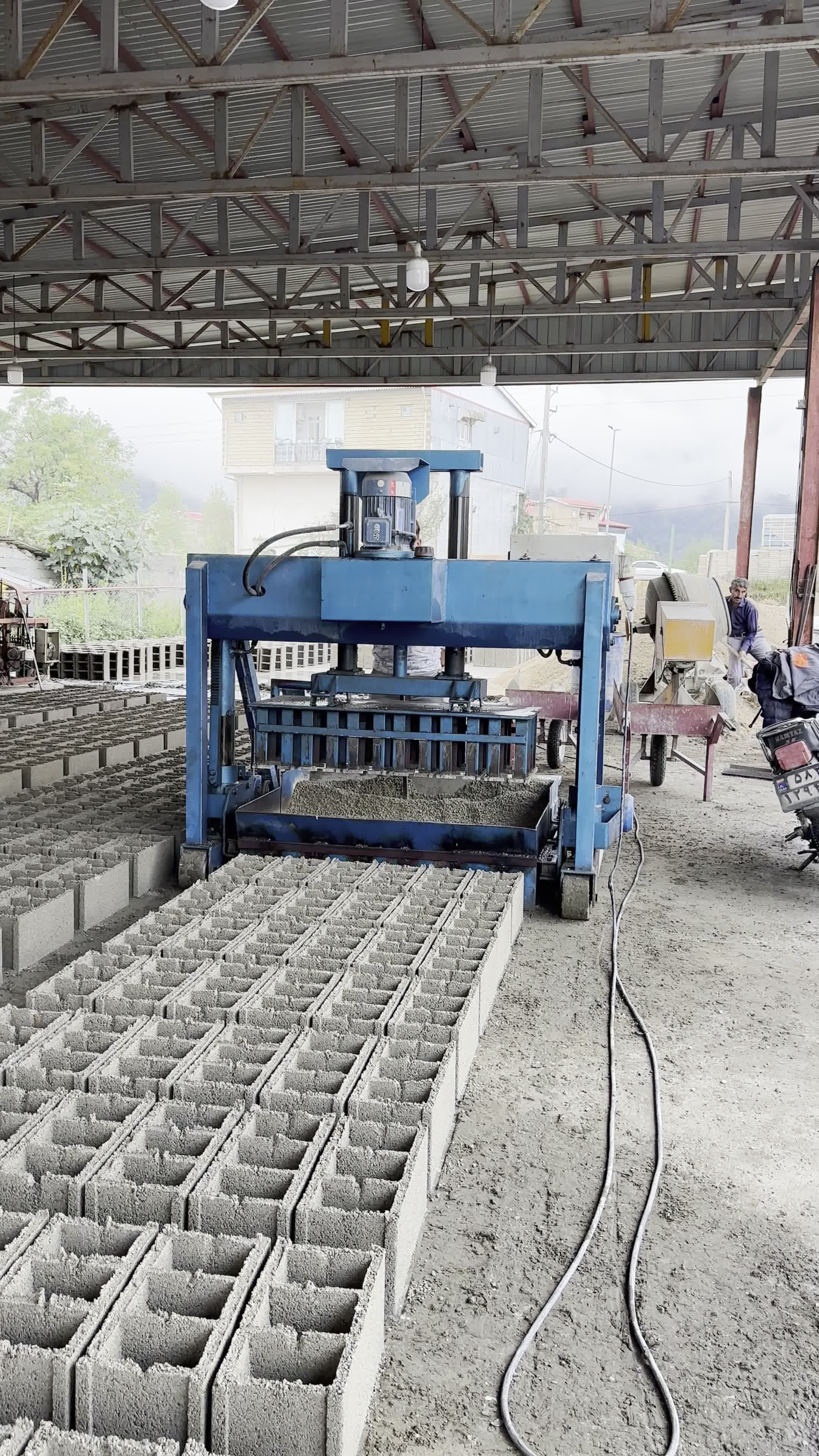 فروش یک دستگاه تولید بلوک سیمانی ۶ تایی|ماشین‌آلات صنعتی|چوبر, |دیوار