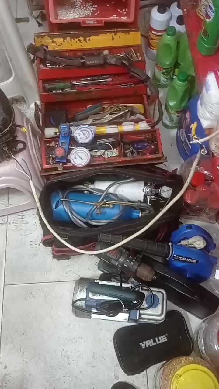 تعمیرات کار یخچال خانگی صنعتی.کولرگازی.آبسردکن|خدمات پیشه و مهارت|رشت, یخسازی|دیوار