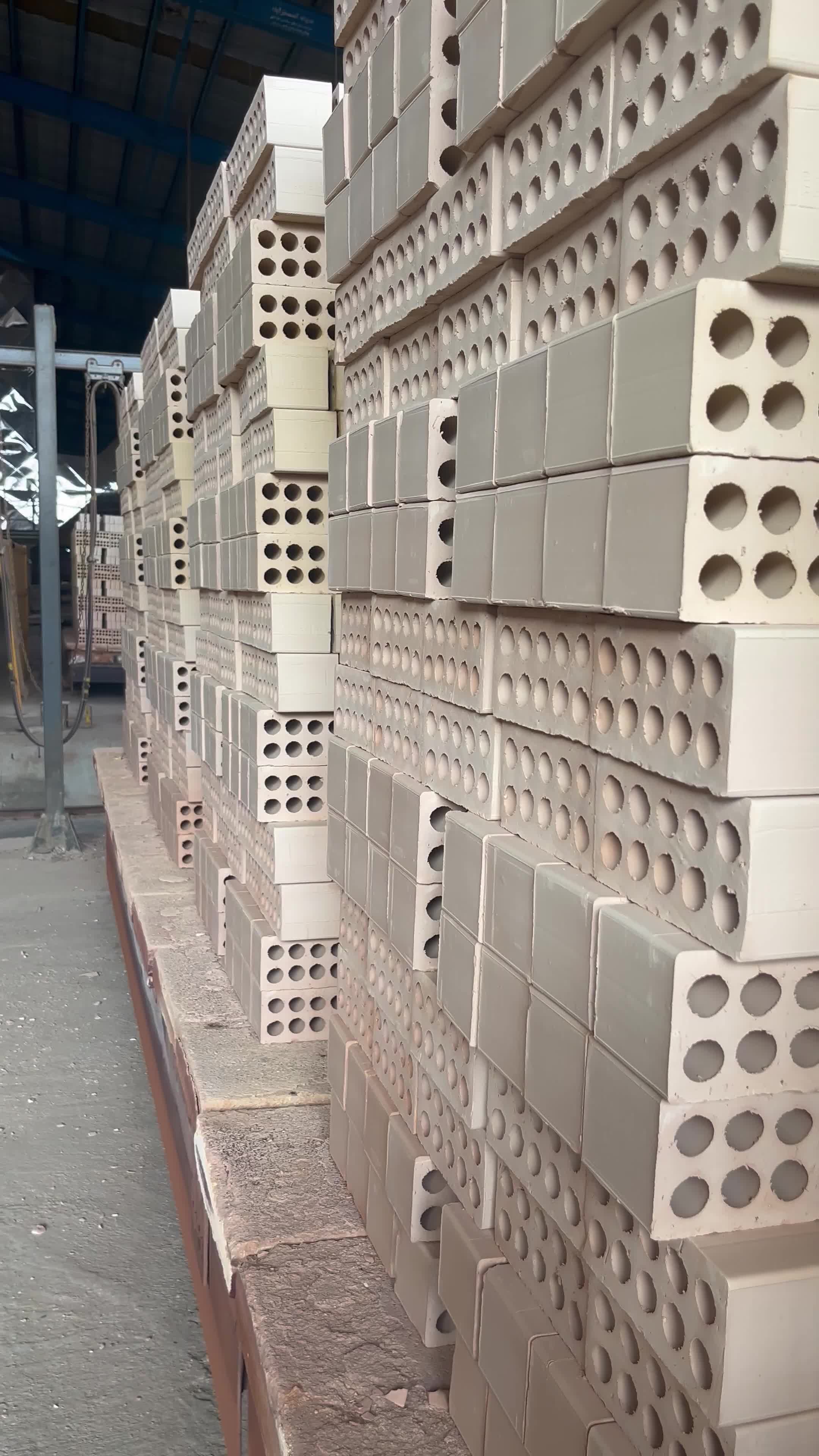 آجر سوراخی بدون واسطه درب کارخانه|مصالح و تجهیزات ساختمان|علی‌آباد کتول, |دیوار