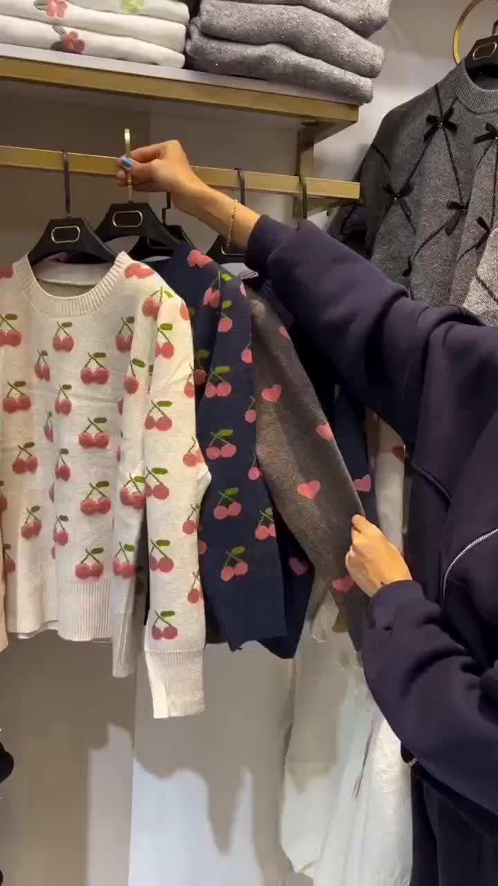 بافت زنانه|لباس|اصفهان, اشکاوند|دیوار