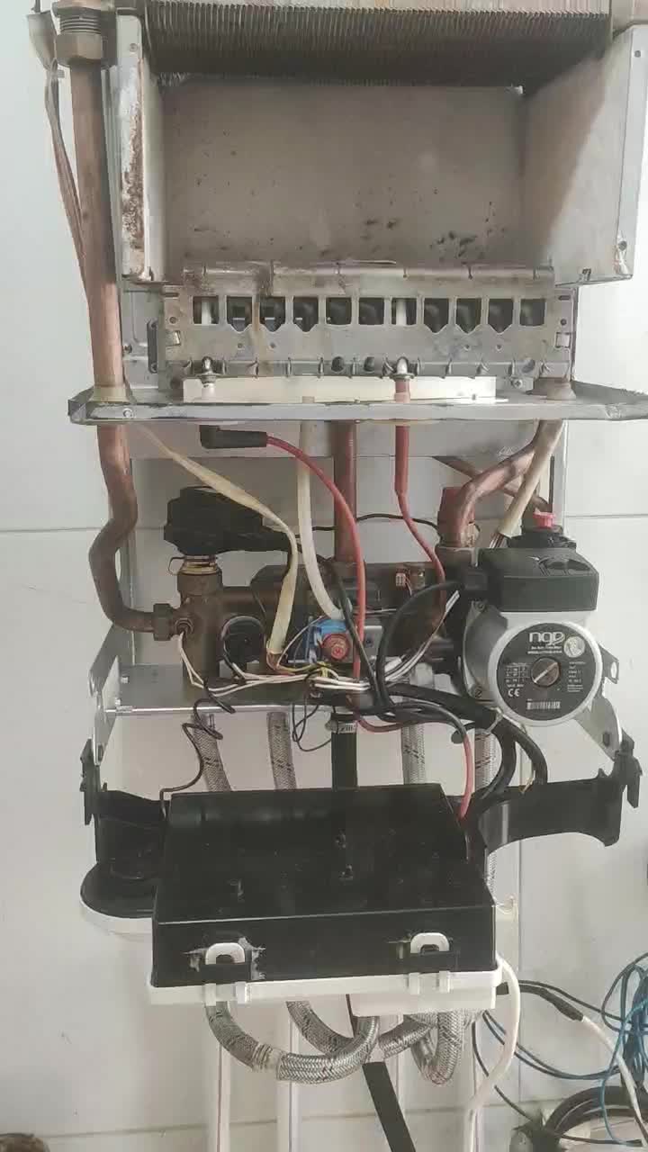 پکیج ۲۴ هزار ایران رادیاتور|آبگرمکن، پکیج، شوفاژ|شاهینشهر, خانه کارگر|دیوار