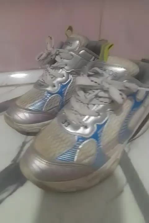 کتونی درجه یک۳۳ کفش ورزشی فوتبالی ۳۳ درحد نو|کیف، کفش، کمربند|قرچک, صالح آباد|دیوار