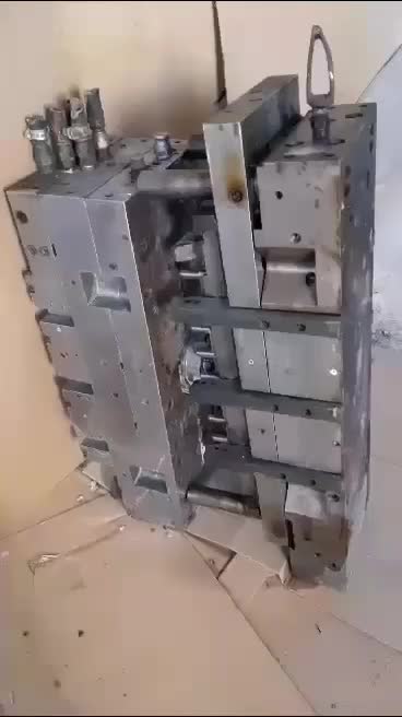 قالب ایتالیایی، بطری۳۰۰سی سی|ماشین‌آلات صنعتی|شیراز, بید زرد|دیوار