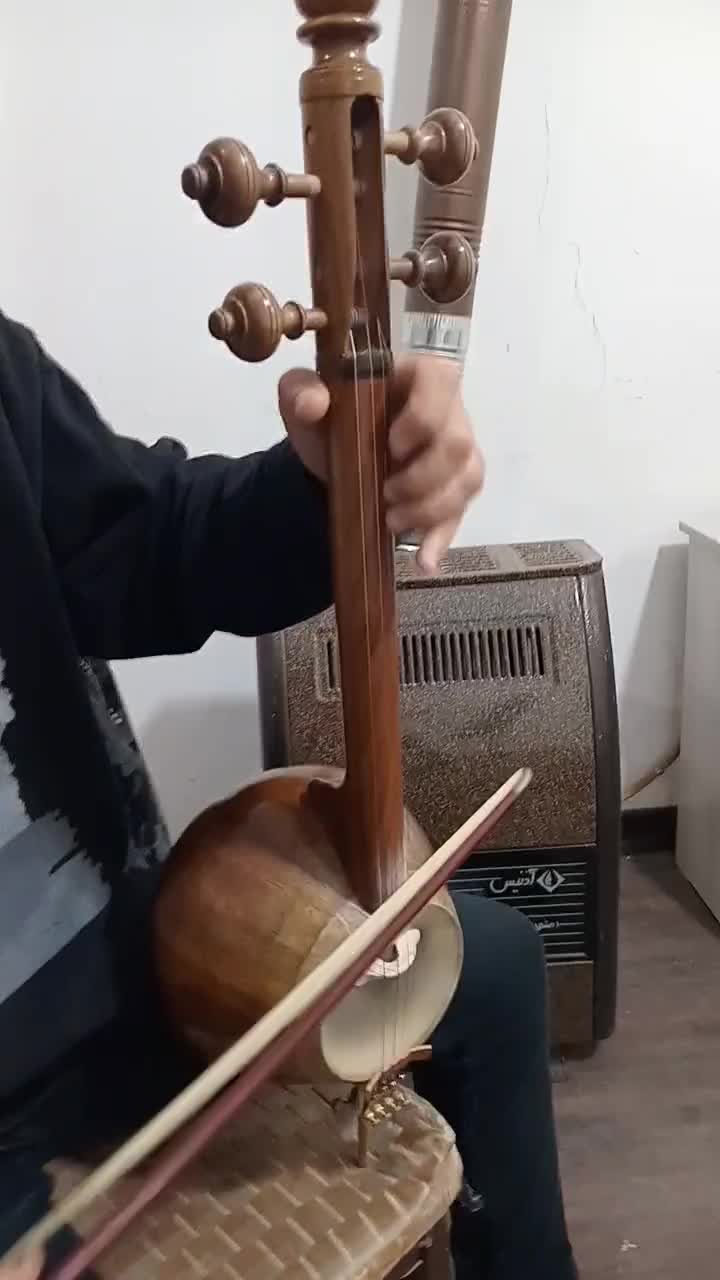 کمانچه خوش صدا|سازهای سنتی|سنندج, |دیوار