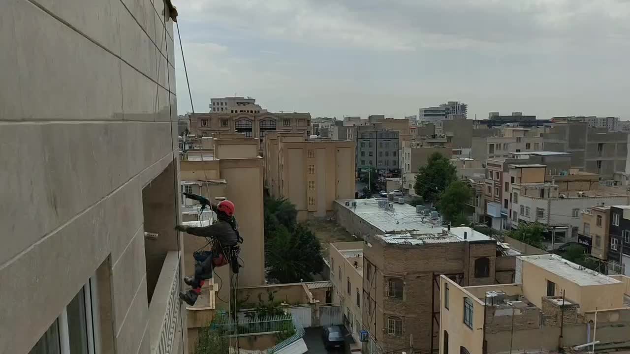 پیچ و رولپلاک سنگ نما کار در ارتفاع با طناب راپل|خدمات پیشه و مهارت|کرج, گلشهر|دیوار