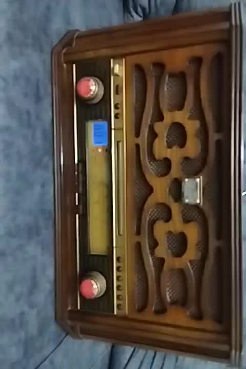 رادیو قدیمی|کلکسیون اشیاء عتیقه|قدس, شهر‌قدس|دیوار