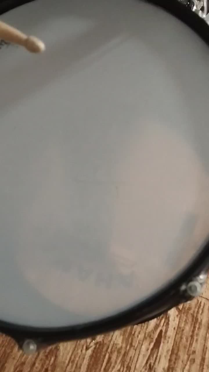 ریزطبل|درام و پرکاشن|خوی, |دیوار