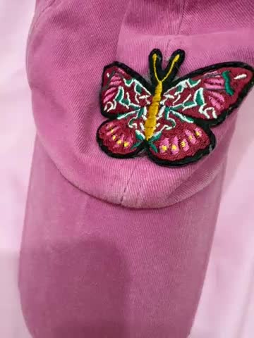 کلاه لبه دار صورتی|لباس|رشت, گلباغ نماز|دیوار