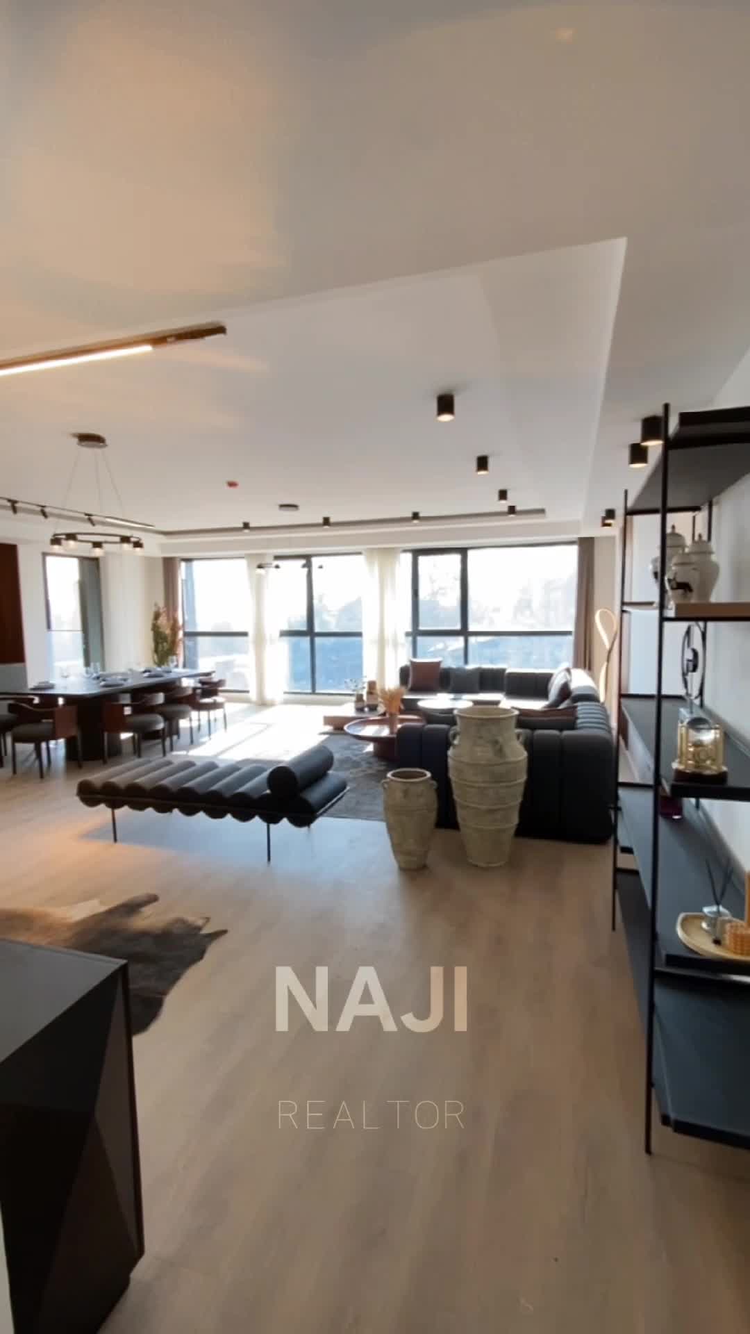 200 متر تراس با دید شهر و باغات 10000 متر مشاعات|فروش آپارتمان|تهران, آجودانیه|دیوار