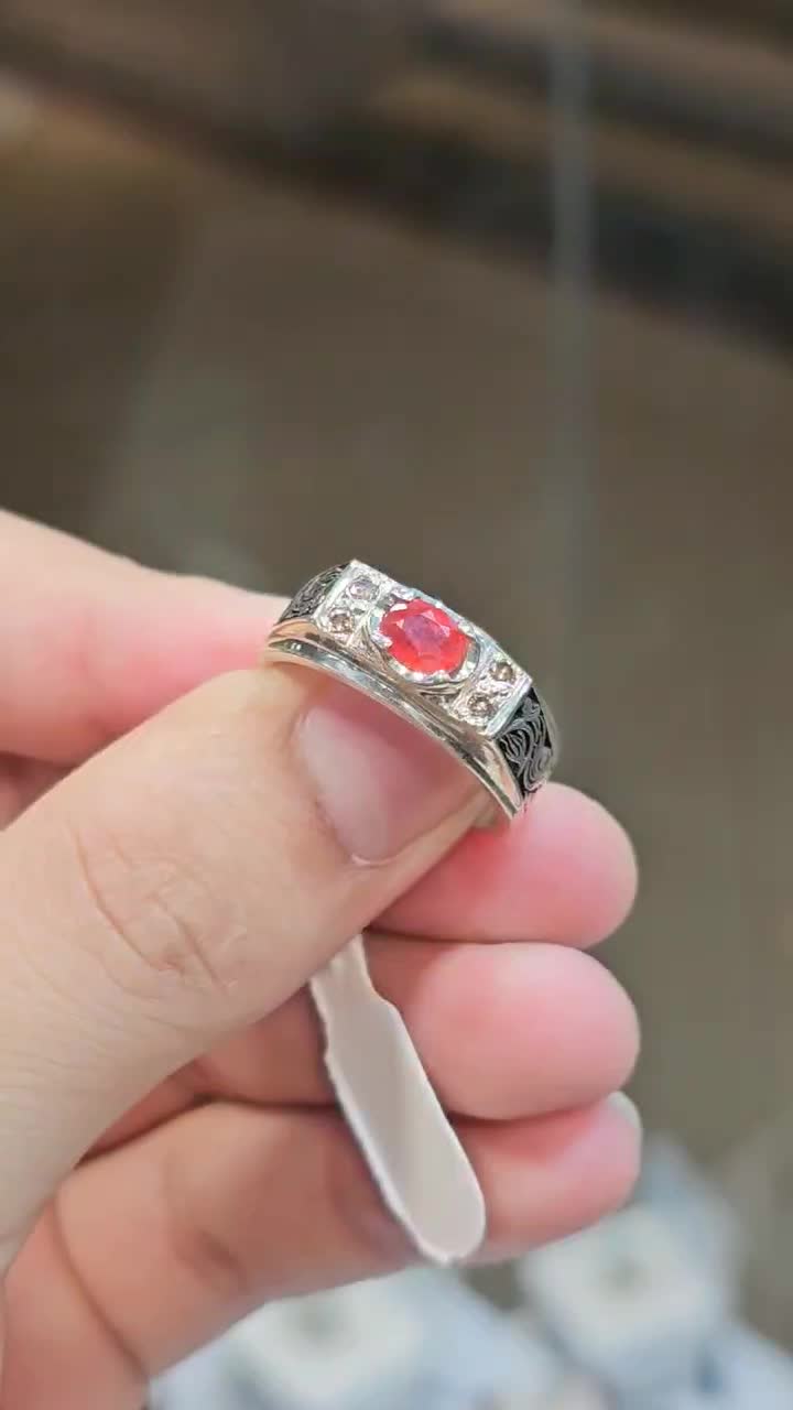 یاقوت سونچیا همراه ۴عدد الماس طبیعی کد۱۹۴۳|جواهرات|اصفهان, نقش جهان|دیوار