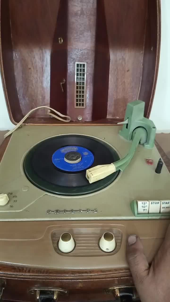 گرام گرامافون لامپی المانی فیلیپس قدیمی چوبی|کلکسیون اشیاء عتیقه|مشهد, کوثر|دیوار
