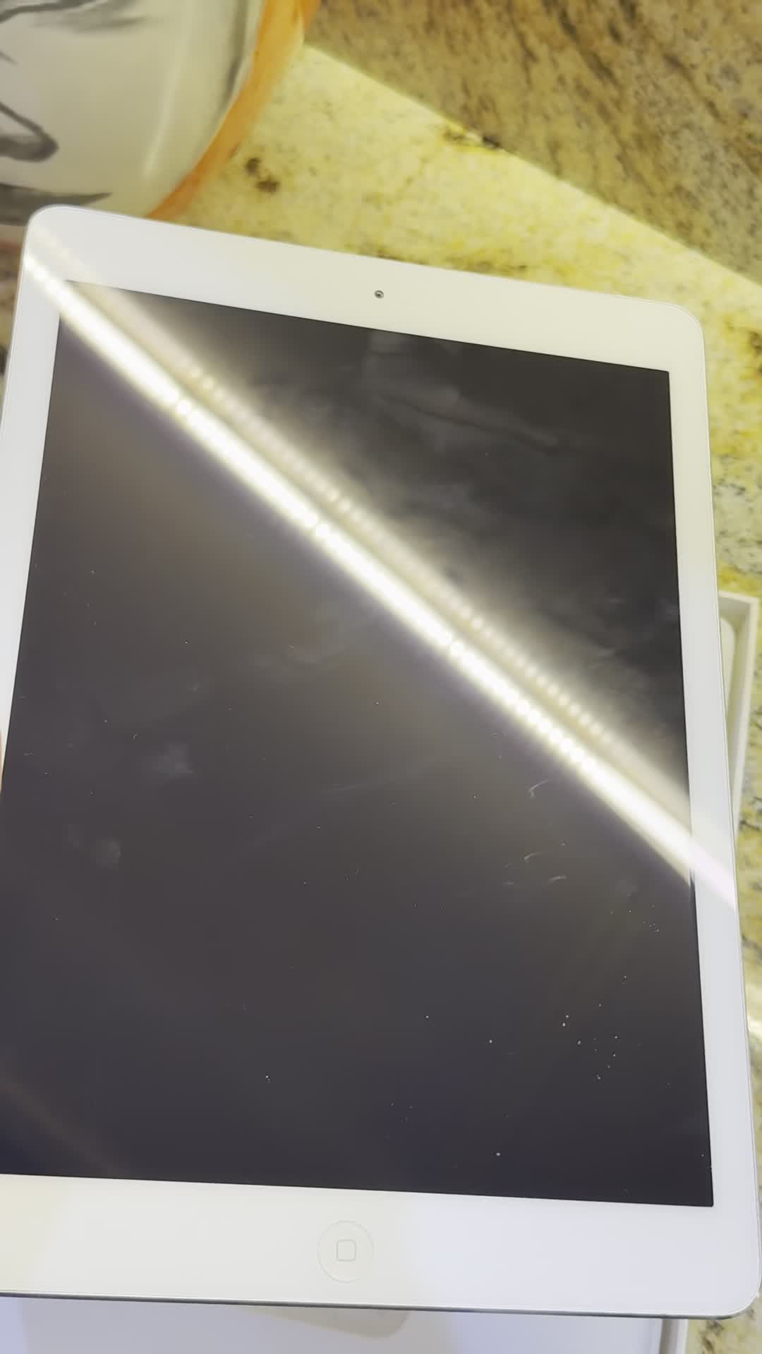 ای پد ایر|تبلت|اصفهان, باغ دریاچه|دیوار