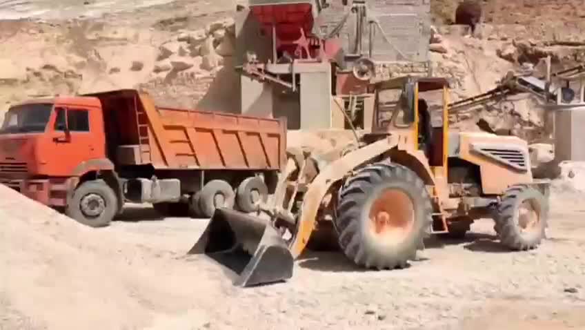 فروش تراکتور بیل لودری عقب رومانی طرح کاترپیلار|خودرو سنگین|مشهد, رباط طرق|دیوار