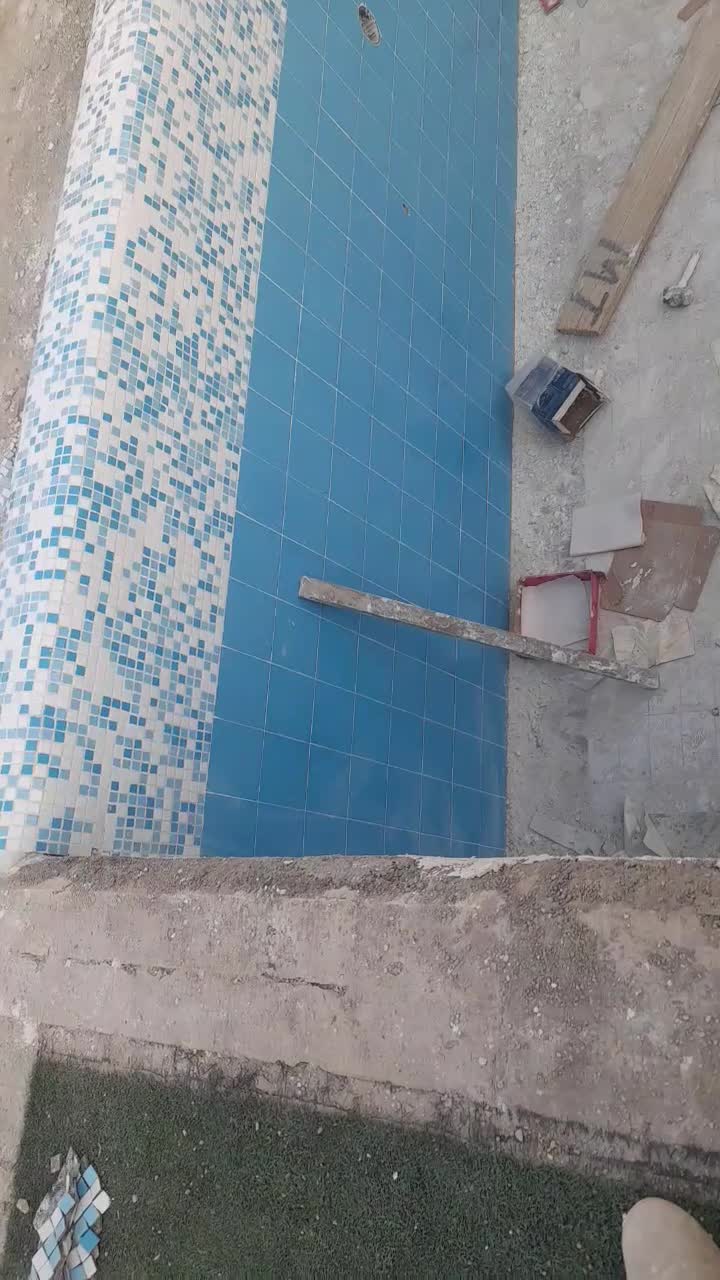 اجرای کاشی استخر. اسلب سرامیک. محوطه سازی باغ|خدمات پیشه و مهارت|شیراز, گلستان|دیوار