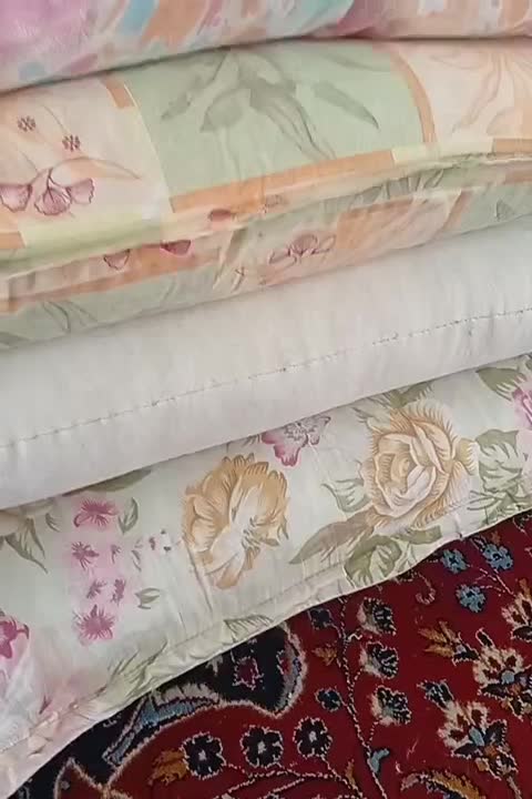 بالش پر|رختخواب، بالش، پتو|باغستان, |دیوار