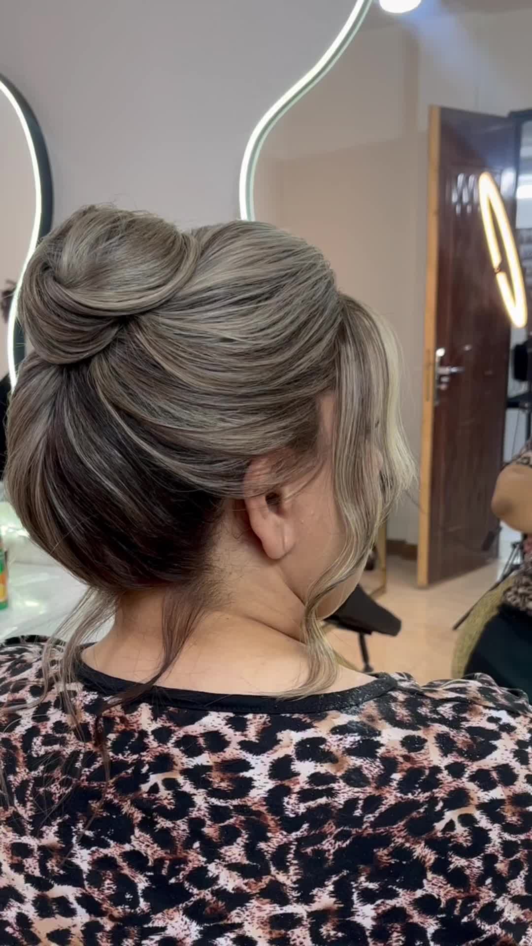 شنیونکار چرخشی|خدمات آرایشگری و زیبایی|شاهین‌شهر, خانه کارگر|دیوار