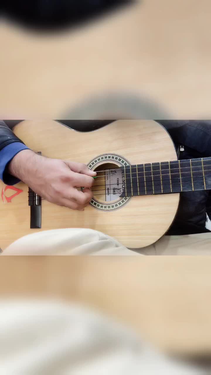 فروش گیتار کلاسیک زیر قیمت|گیتار، بیس، امپلیفایر|سبزوار, هویزه|دیوار