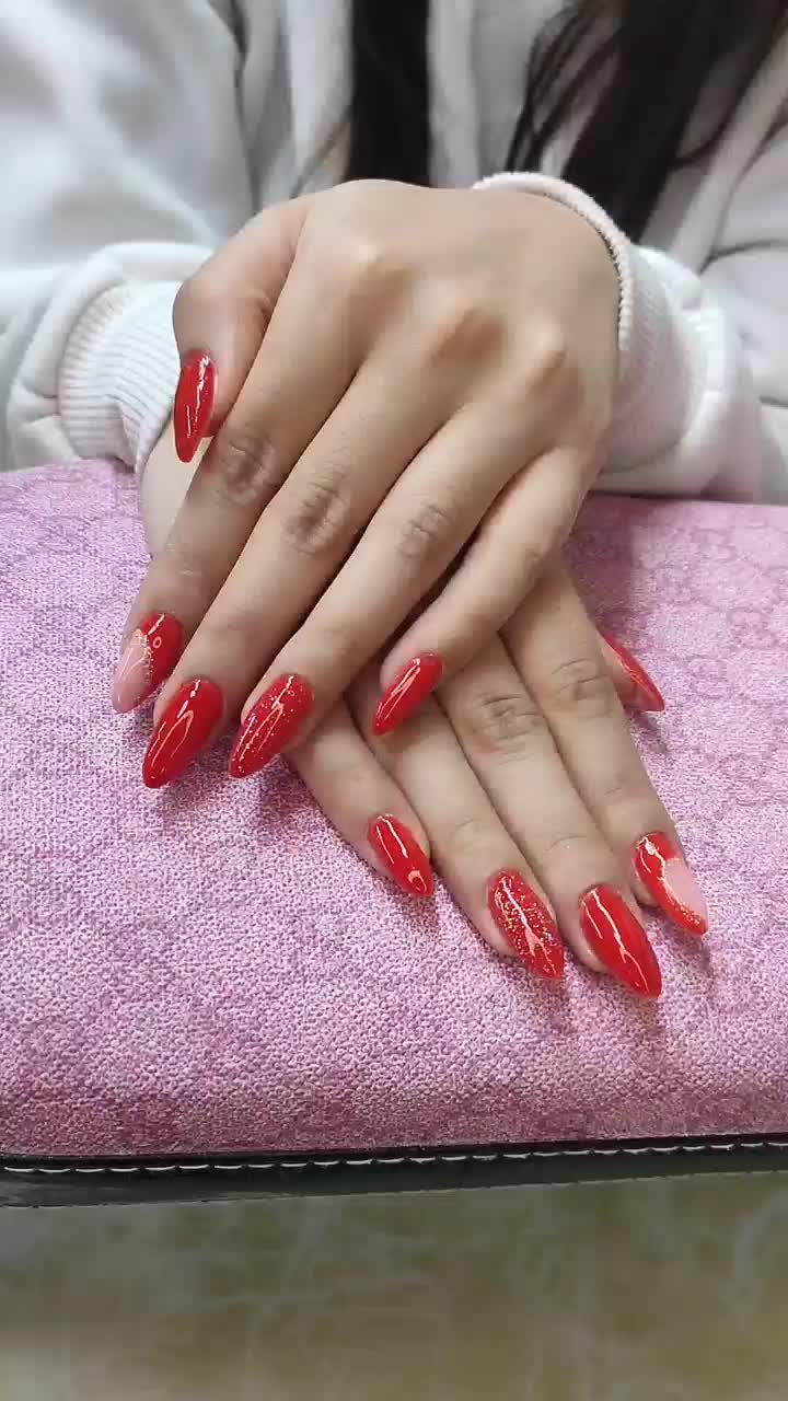 کاشت و اموزش ناخن|خدمات آرایشگری و زیبایی|رشت, چله خانه|دیوار