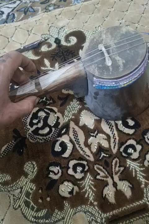 کمانچه محلی|سازهای سنتی|بروجرد, |دیوار