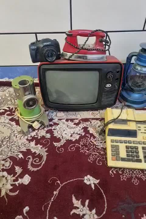 مقداری وسایل آنتیک بدون شکستی|کلکسیون اشیاء عتیقه|اندیمشک, |دیوار