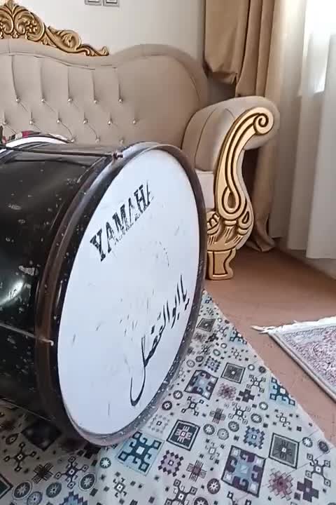 طبل|درام و پرکاشن|نقده, |دیوار