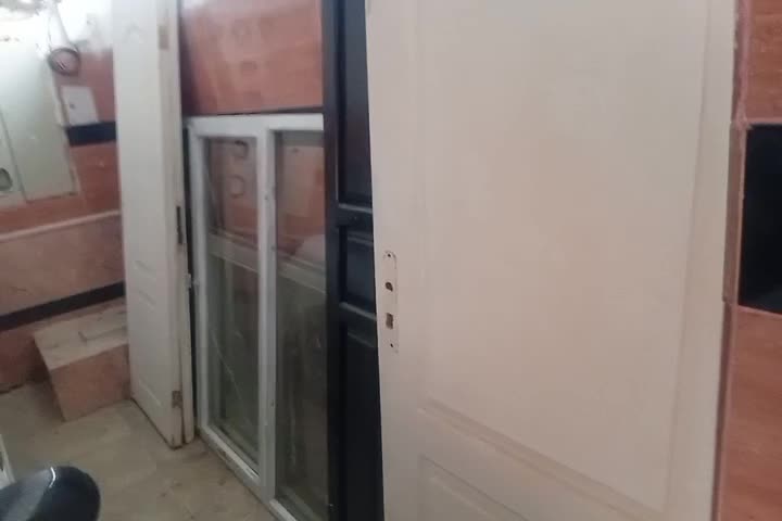 پنجره آهنی و در چوبی|مصالح و تجهیزات ساختمان|هشتگرد, شهرک ولیعصر (مصلی)|دیوار