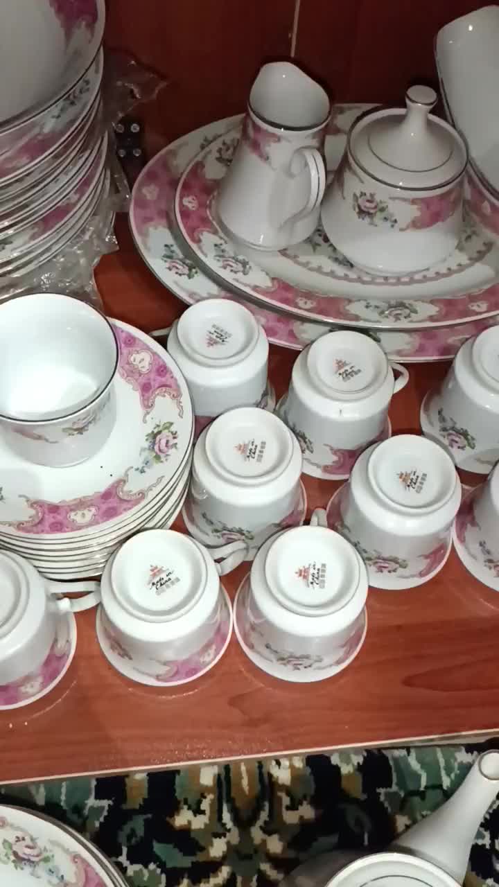 ظروف چینی ۱۲نفره برای ۴۰ سال پیش|ظروف سرو و پذیرایی|تهران, شهرک چیتگر|دیوار