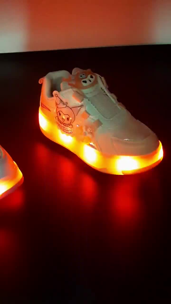 کتونی اسکیتی چراغدار|کفش و لباس بچه|تهران, فلسطین (میدان انقلاب)|دیوار