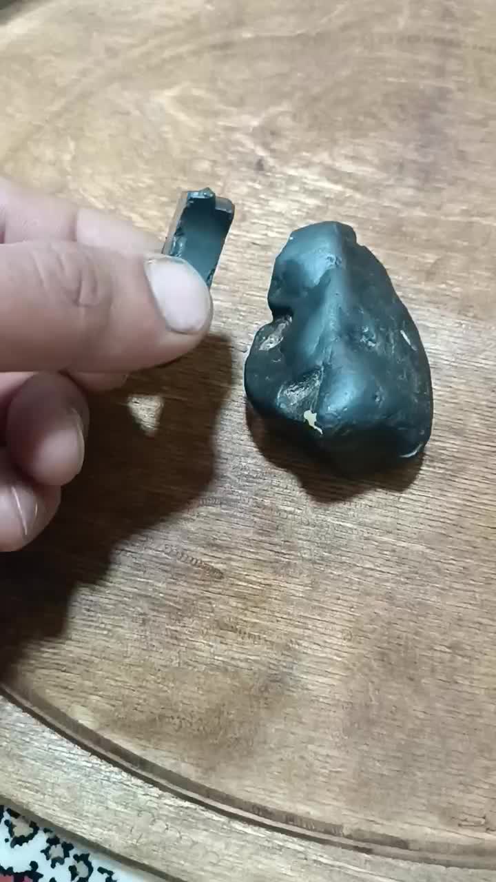 شهاب سنگ|کلکسیون اشیاء عتیقه|تربت جام, نظامی|دیوار