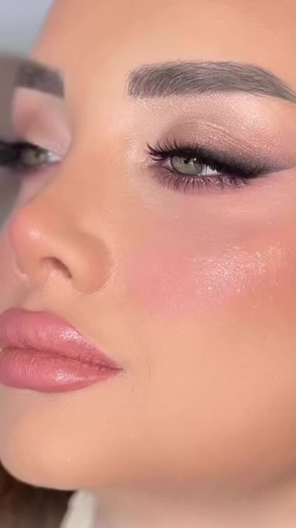 افر ویژه عروس و‌همراهی میکاپ و‌شنیون|خدمات آرایشگری و زیبایی|مشهد, فلسطین|دیوار